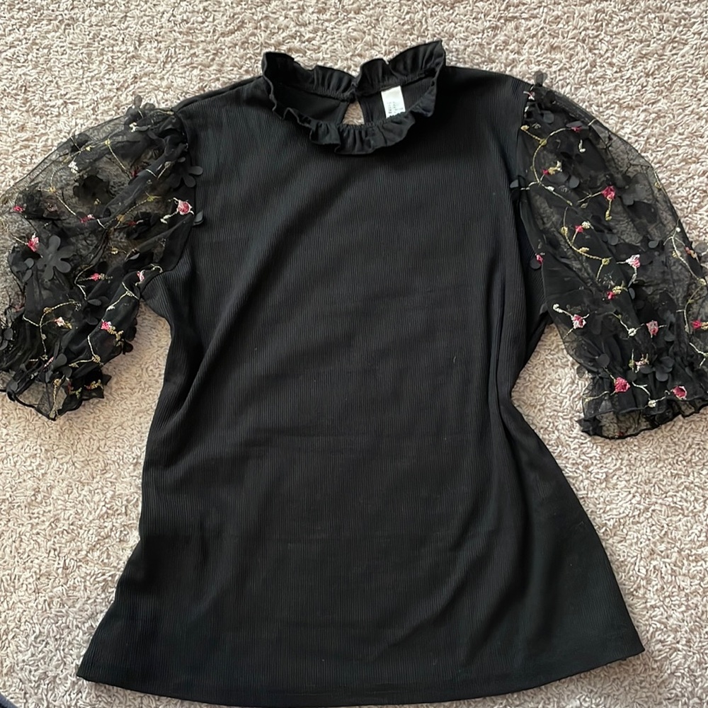 Womens black bubble sleeve fitted top